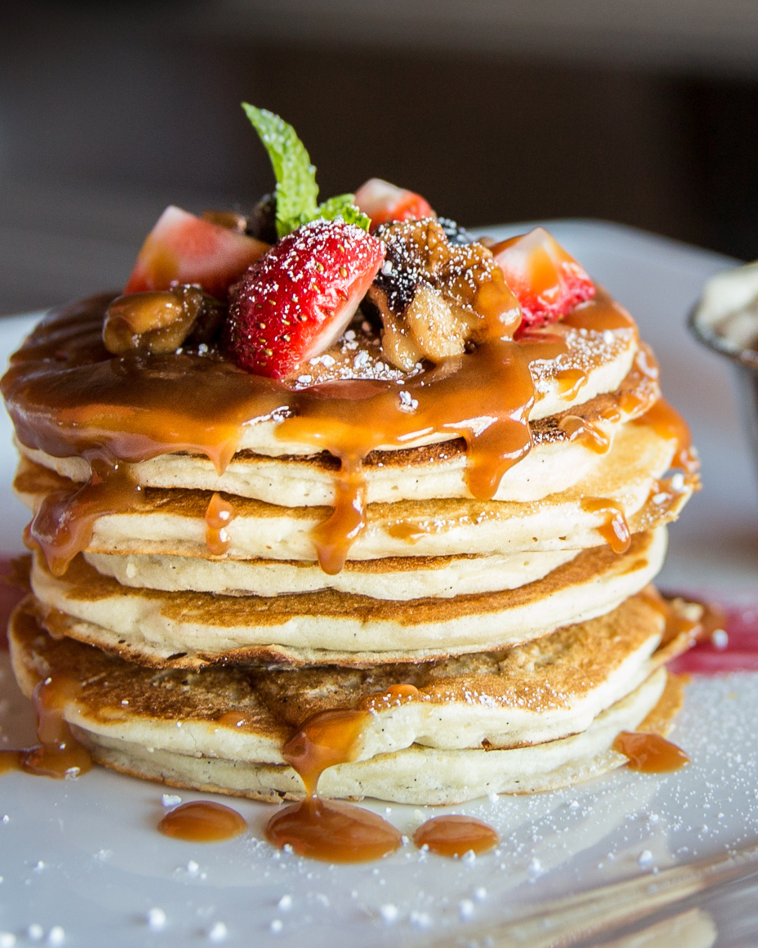 Pancakes moelleux au caramel à la pistache – Recette brunch gourmande